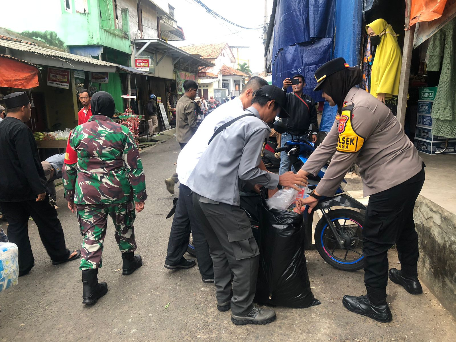 Kapolsek Dramaga Hadiri BBGRM XXII Kecamatan Dramaga: Wujudkan Lingkungan Bersih, Warga Aman, dan Tangguh