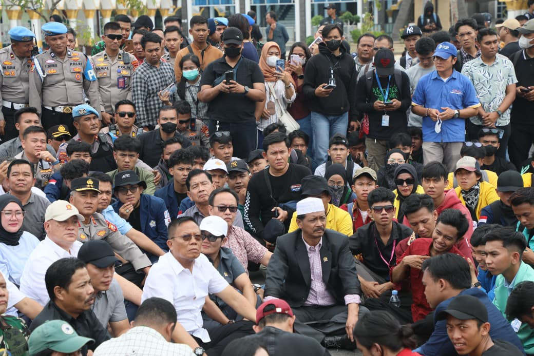 Duduk Bersama Massa, Kapolda Pastikan Unjuk Rasa di DPRD Bengkulu Kondusif