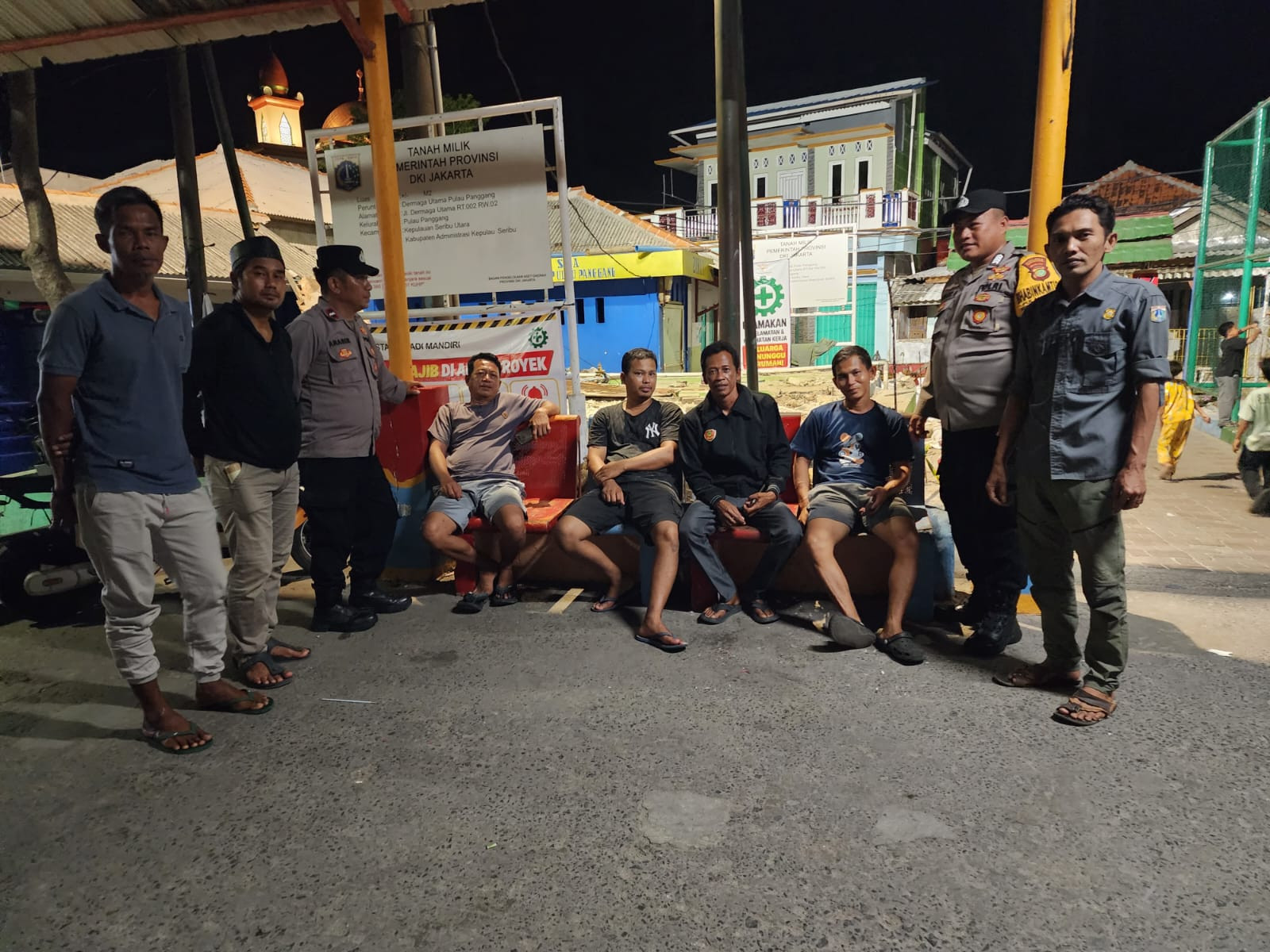 Layanan Polisi 110 Disosialisasikan Saat Patroli Malam, Polsek Kepulauan Seribu Utara Ajak Warga Tingkatkan Kewaspadaan