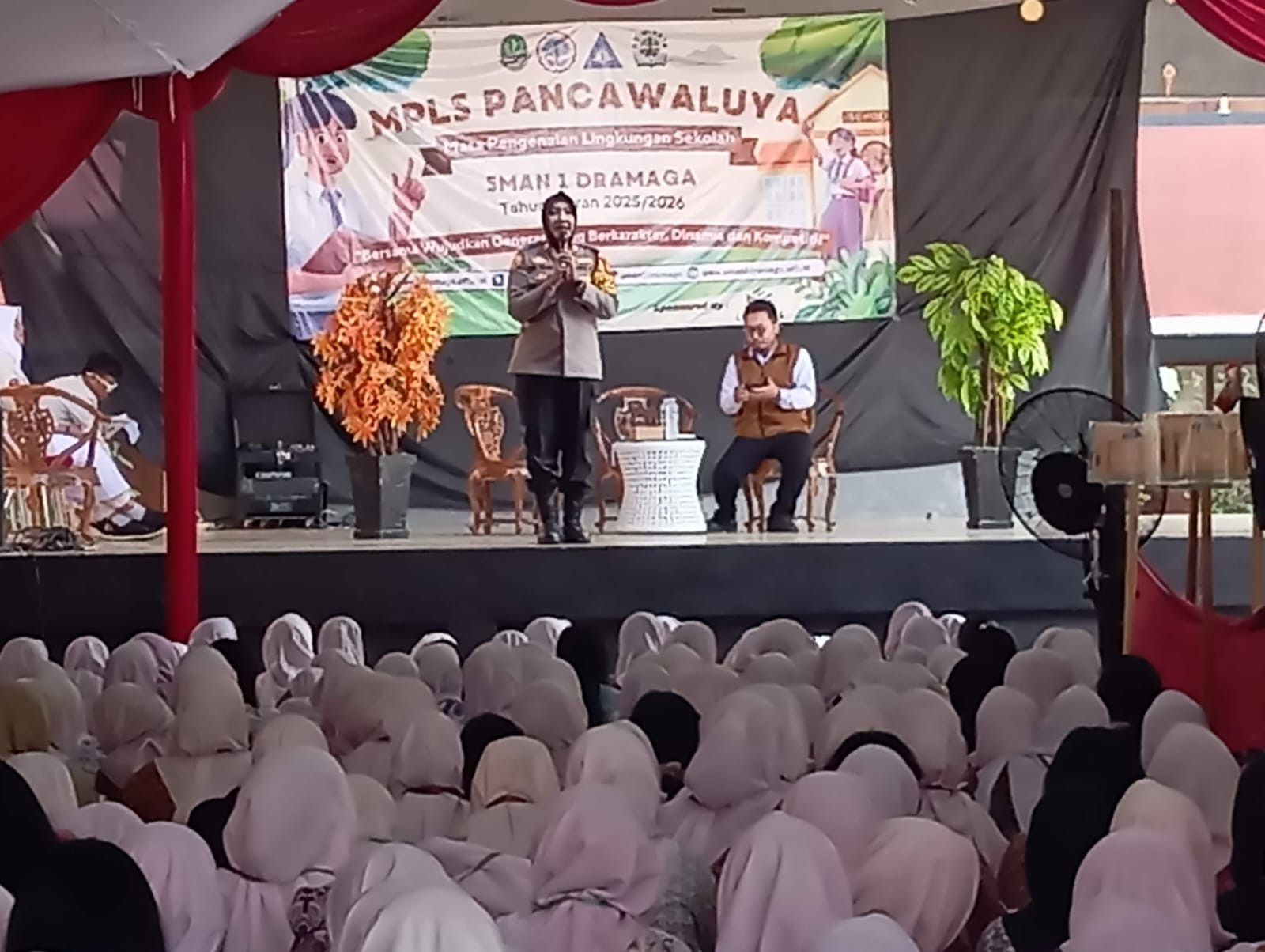 Kapolsek Dramaga Edukasi Siswa/Siswi SMAN 1 Dramaga Tentang Bahaya Narkoba dan Kenakalan Remaja