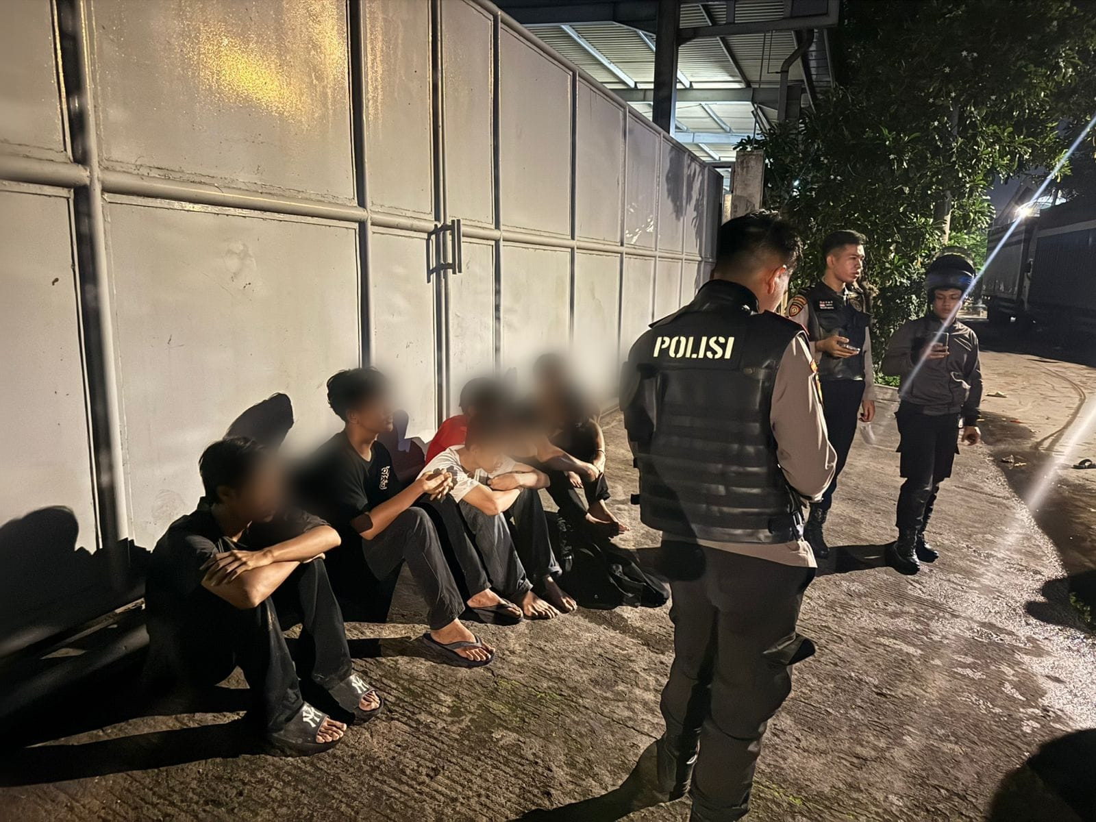 Aksi Konvoi Remaja bawa Sajam, Tim Patroli perintis Presisi Polres Metro Jakbar Amankan 8 Remaja Berikut 6 Buah Sajam di Jalan Kapuk Raya