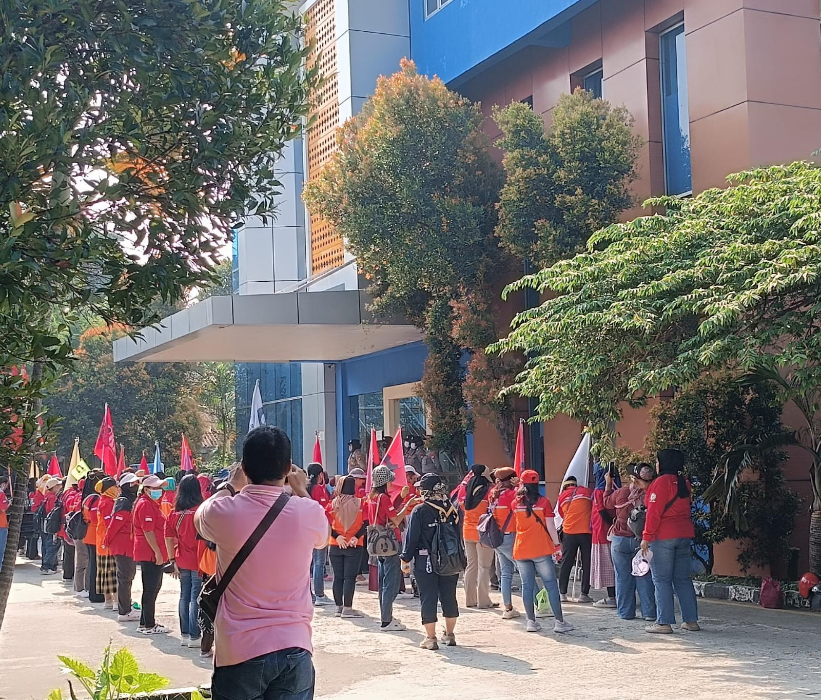 Polsek Koja Siagakan 113 Personel Amankan Aksi Buruh PT Amos Indah Indonesia di Sudinakertrans Jakarta Utara