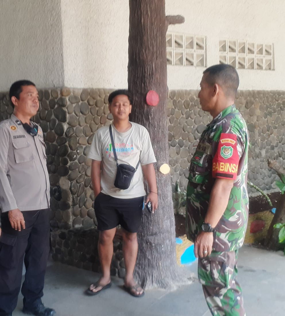 Jaga Kamtibmas, Bhabinkamtibmas Polsek Parung dan Babinsa Beri Imbauan Langsung ke Warga