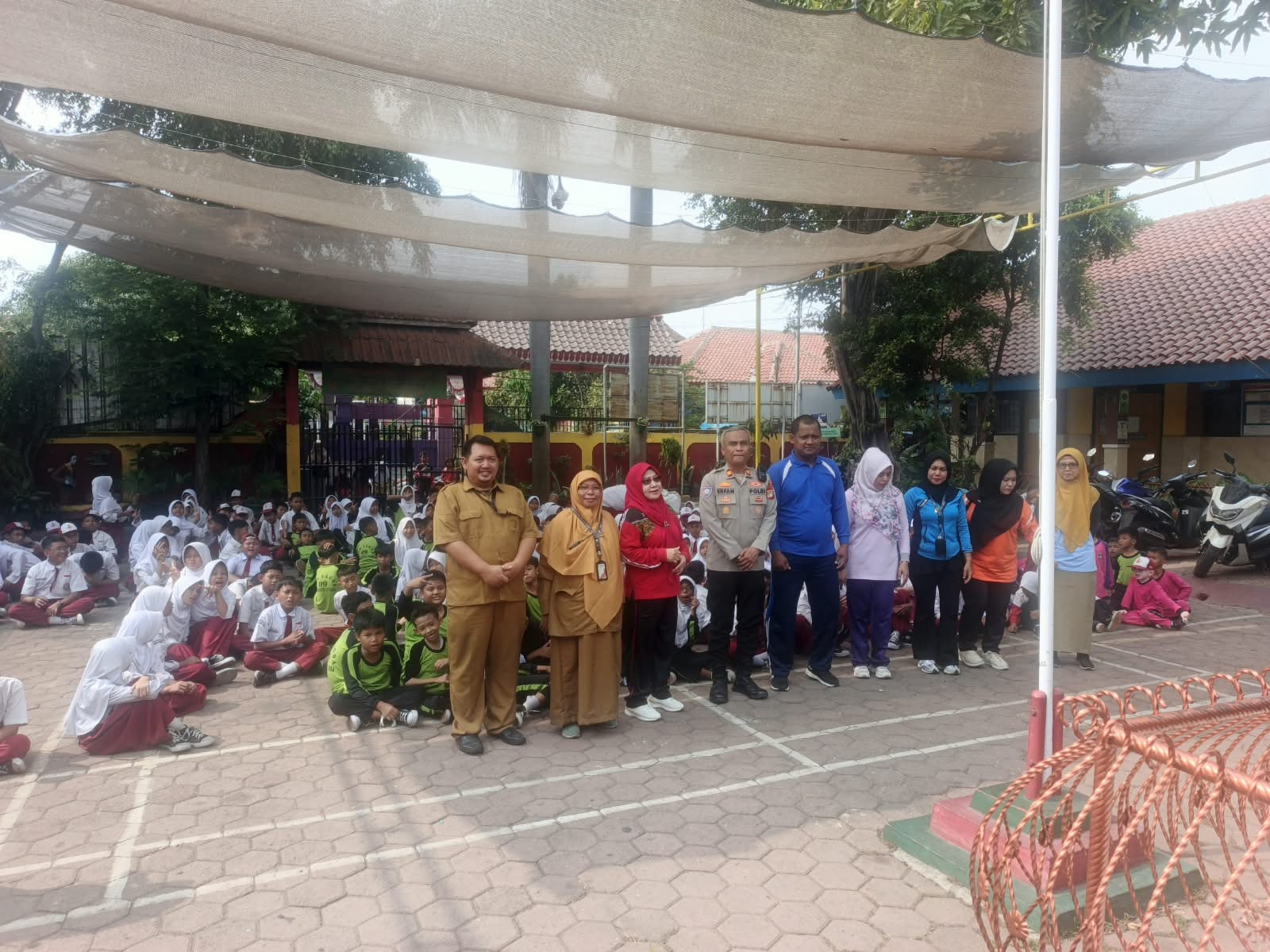 Cegah Bullying Sejak Dini, Polsek Koja Sambangi SDN 09 Lagoa melalui Program Police Go to School
