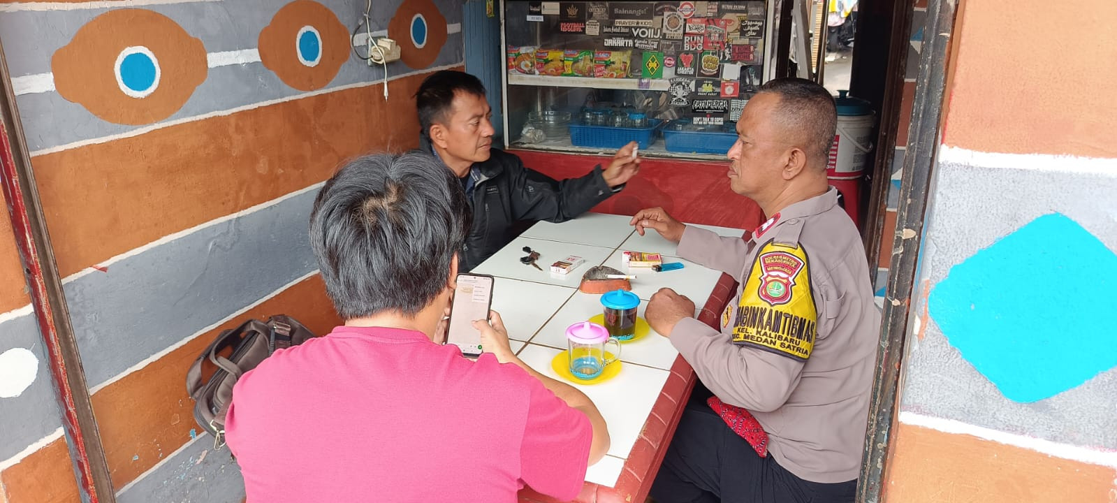 Bhabinkamtibmas Kalibaru Gelar Patroli dan Sambang, Sosialisasikan Jam Malam Pelajar