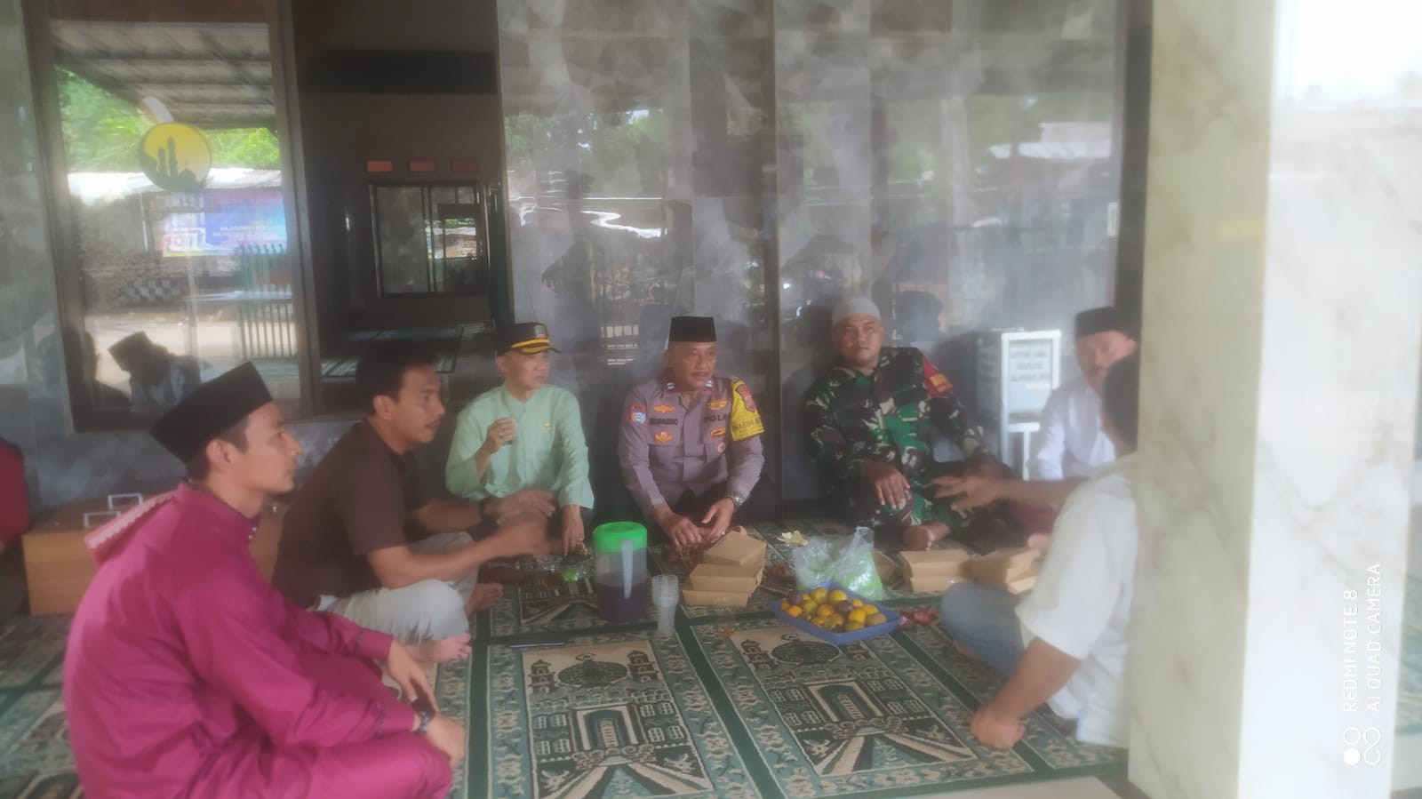 Polsek Jatisampurna Tingkatkan Silaturahmi dengan Warga melalui Sholat Jumat Keliling