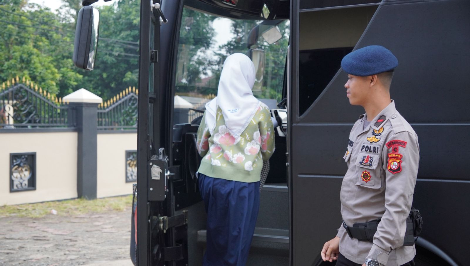 Bus Sekolah Gratis Brimob Polda Metro Jaya Selalu Jadi Kebanggaan Warga Tangerang Selatan