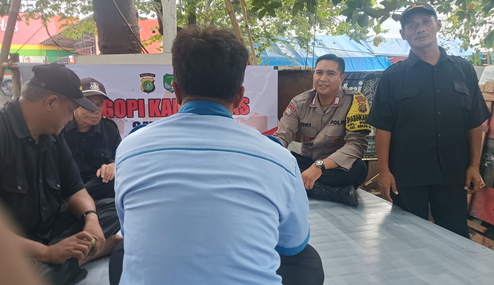 Jalin Kemitraan Keamanan, Polsek Bekasi Utara Gelar Ngopi Kamtibmas di Pos Siskamling Perwira