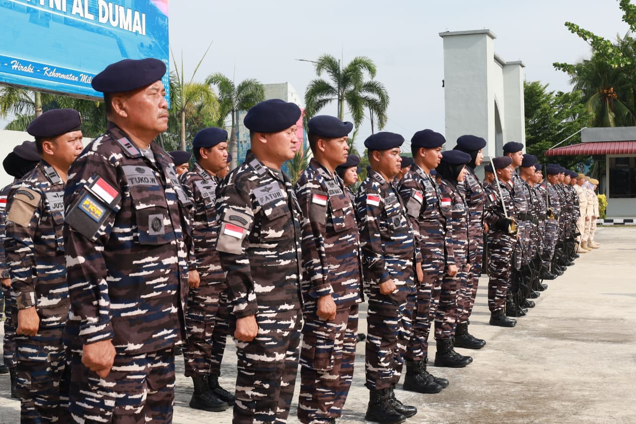 Wujud Nyata Kedisiplinan, Loyalitas, dan Rasa Cinta Tanah Air, Lanal Dumai Gelar Upacara Rutin 17 an