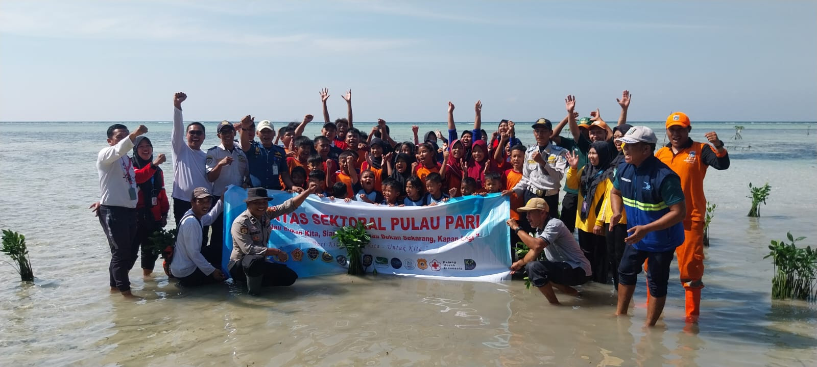 Polres Kepulauan Seribu Tanam 1.500 Pohon Mangrove di Pulau Pari Peringati Hari Anak Nasional