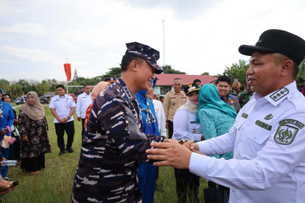 Pastikan Harga Bahan Pokok Tetap Stabil dan Terjangkau, Lanal Dumai Bersama Pemprov Riau Gelar Pasar Murah di Desa Muntai