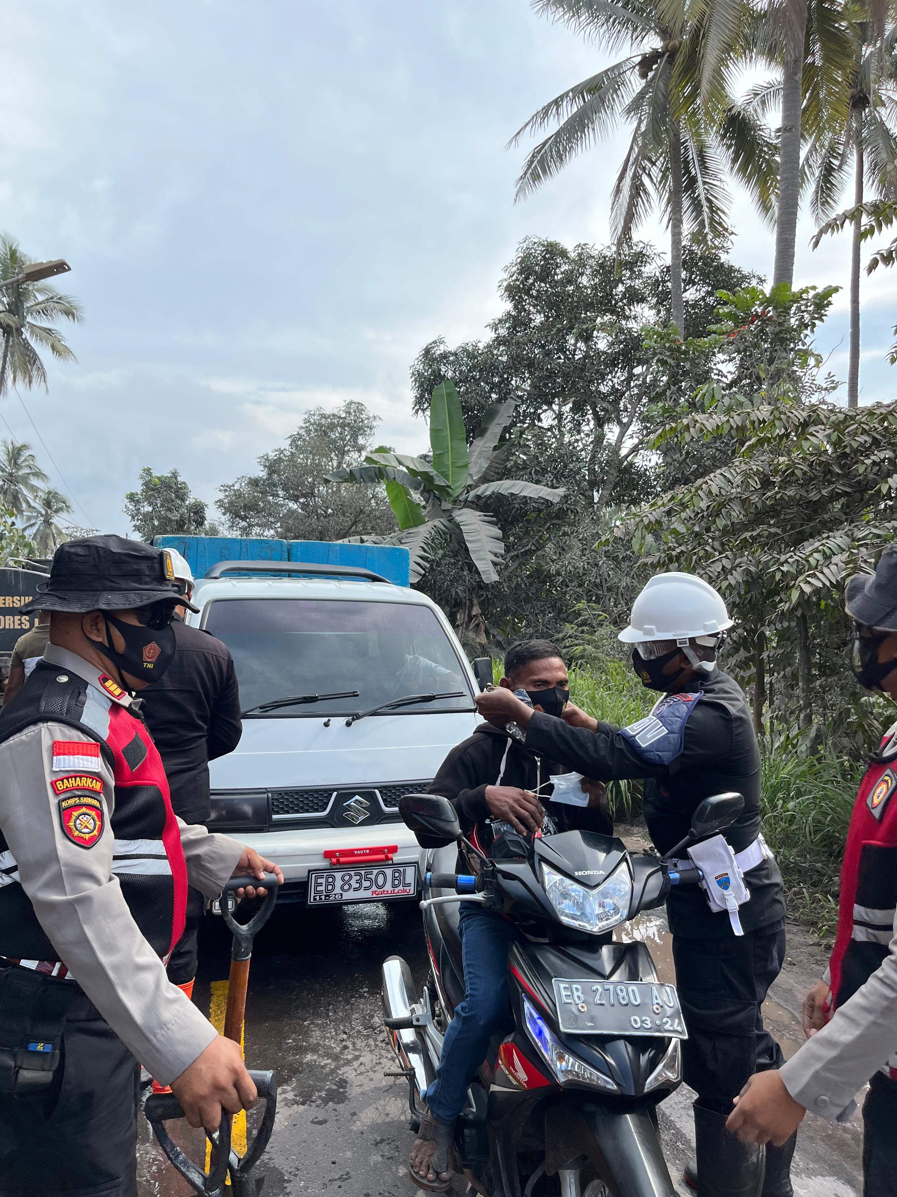 Polri untuk Masyarakat: Polda NTT Imbau Warga Waspada Erupsi Gunung Lewotobi Laki-Laki