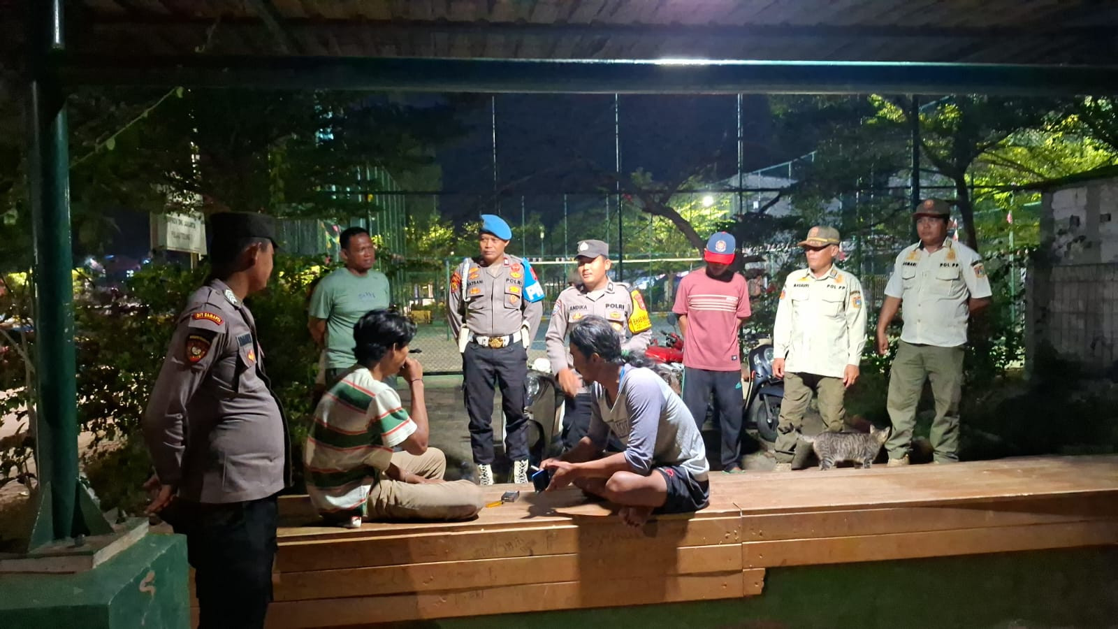 Tiga Pilar Kepulauan Seribu Selatan Pantau dan Bina Pos Kamling, Wujudkan Lingkungan Aman dan Kondusif