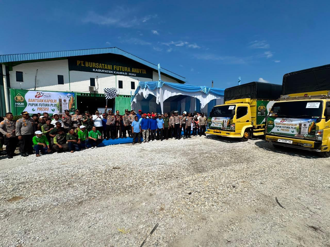 80 Ton Pupuk Batu Bara Disalurkan ke Petani Riau, Kapolri: Wujud Polri Hadir untuk Masyarakat