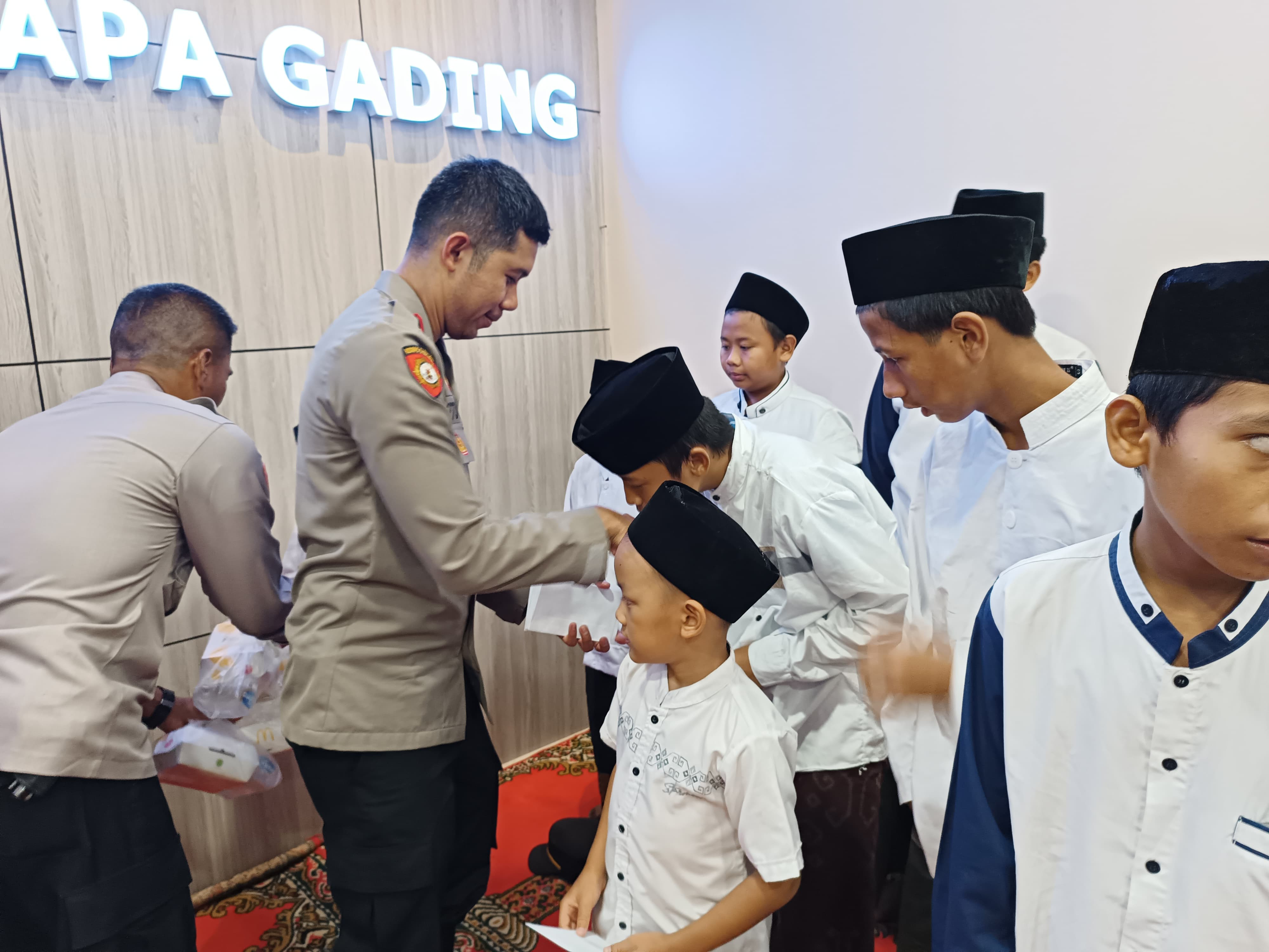 Polsek Kelapa Gading Gelar Pengajian Rutin dan Santunan Anak Yatim