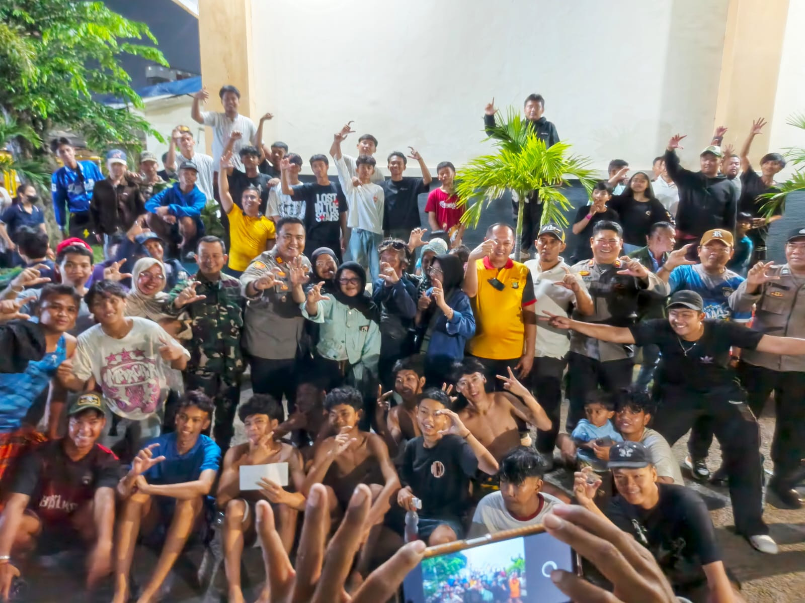 Polsek Cilincing Gelar Lomba Lari Malam Bersama Tiga Pilar, Dorong Pemuda Isi Ramadhan dengan Kegiatan Positif