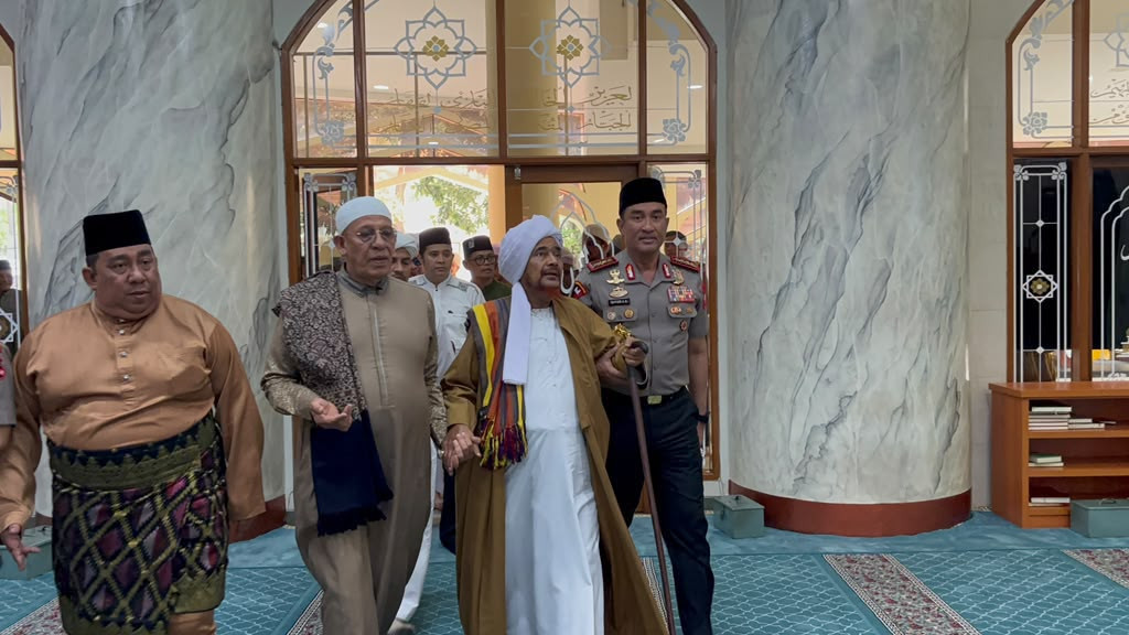 Kapolri Silaturahmi dengan Habib Umar bin Hafidz, Perkuat Sinergi Ulama dan Polri
