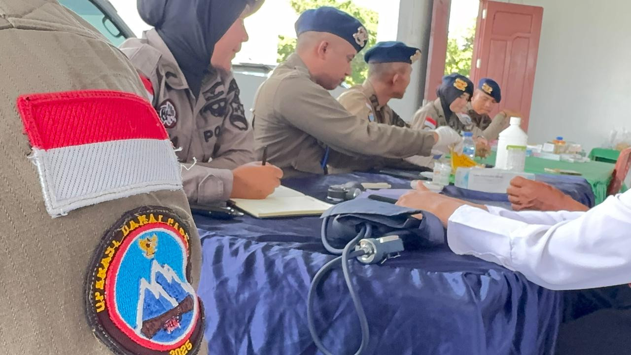 Sentuhan Damai di Mimika: Satgas Operasi Damai Cartenz Layani Kesehatan Jemaat Gereja