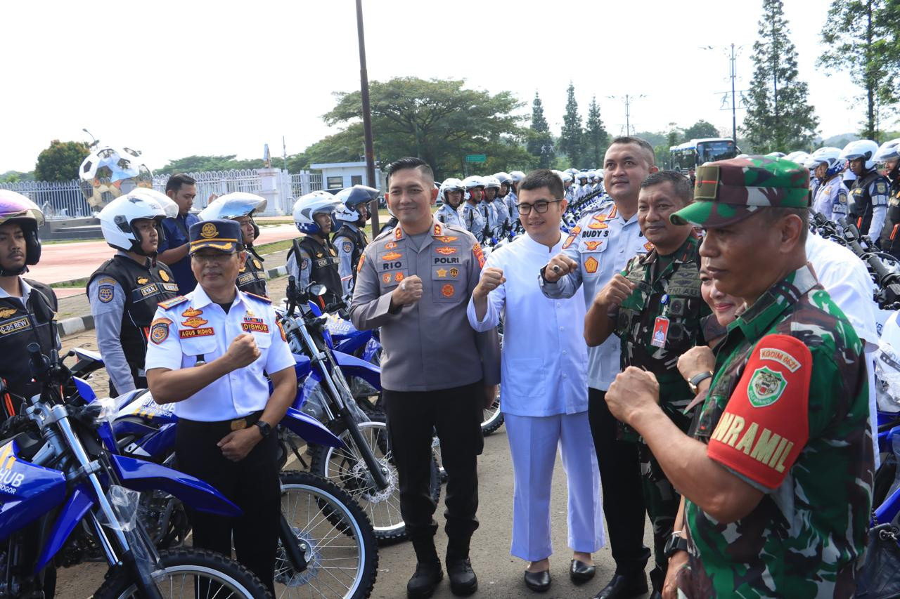 Kapolres Bogor AKBP Rio Wahyu Anggoro Bersama Bupati dan Forkopimda Tinjau Pelaksanaan Uji Berkala Kendaraan Bermotor Keliling oleh Dinas Perhubungan Kabupaten Bogor