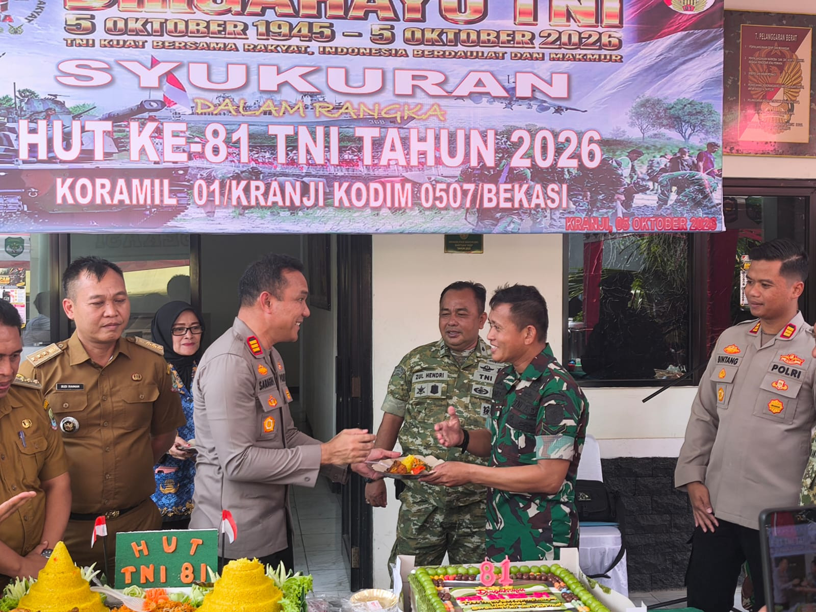 Sinergitas TNI-Polri Semakin Solid, Tiga Kapolsek Kompak Kunjungi Koramil 01 Kranji di HUT TNI ke-81