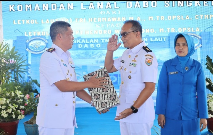 Danlanal Bintan Hadiri Acara Serah Terima Jabatan Danlanal Dabo Singkep