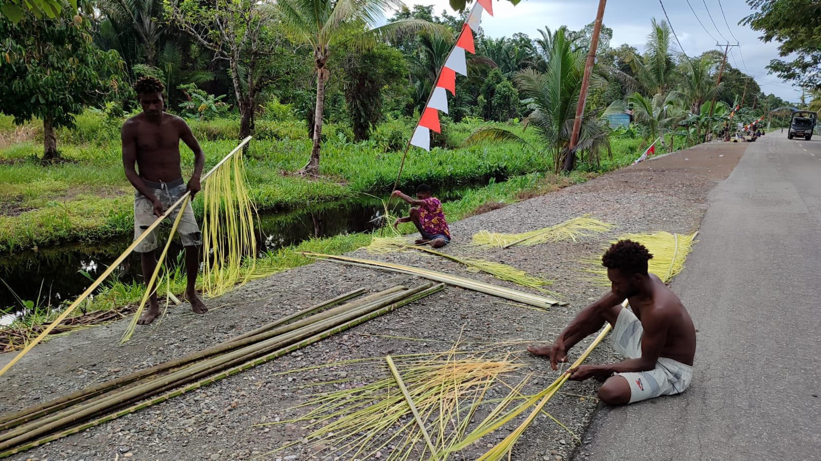 Tua Muda Tak Mau Ketinggalan Siapkan Penutupan TMMD: Semangat Gotong Royong Warnai Persiapan Akhir