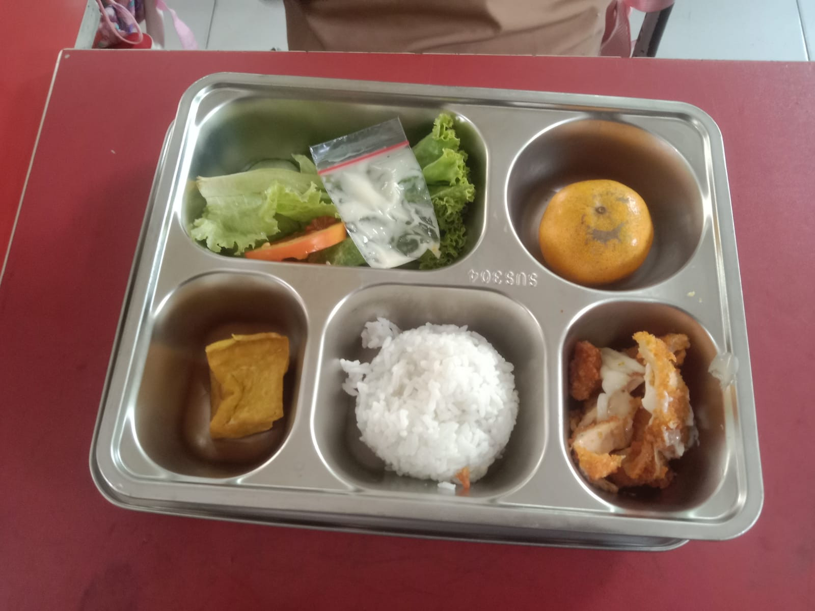 Pastikan Distribusi Tepat Sasaran, Polsek Jatisampurna Monitoring Penyaluran Makan Bergizi Gratis