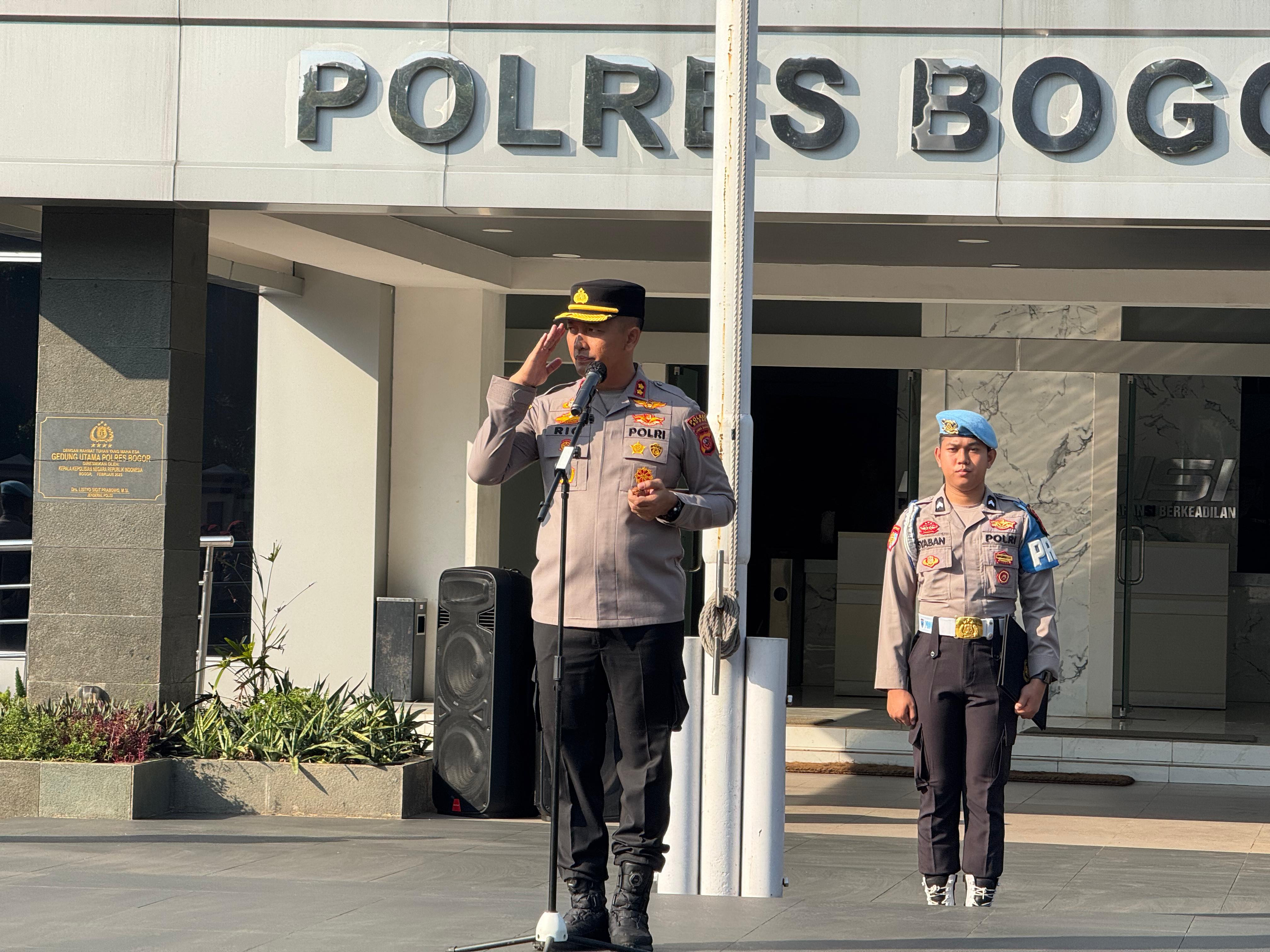 Kapolres Bogor Pimpin Apel Pagi, Tekankan Disiplin dan Profesionalisme Personel dalam Melayani Masyarakat