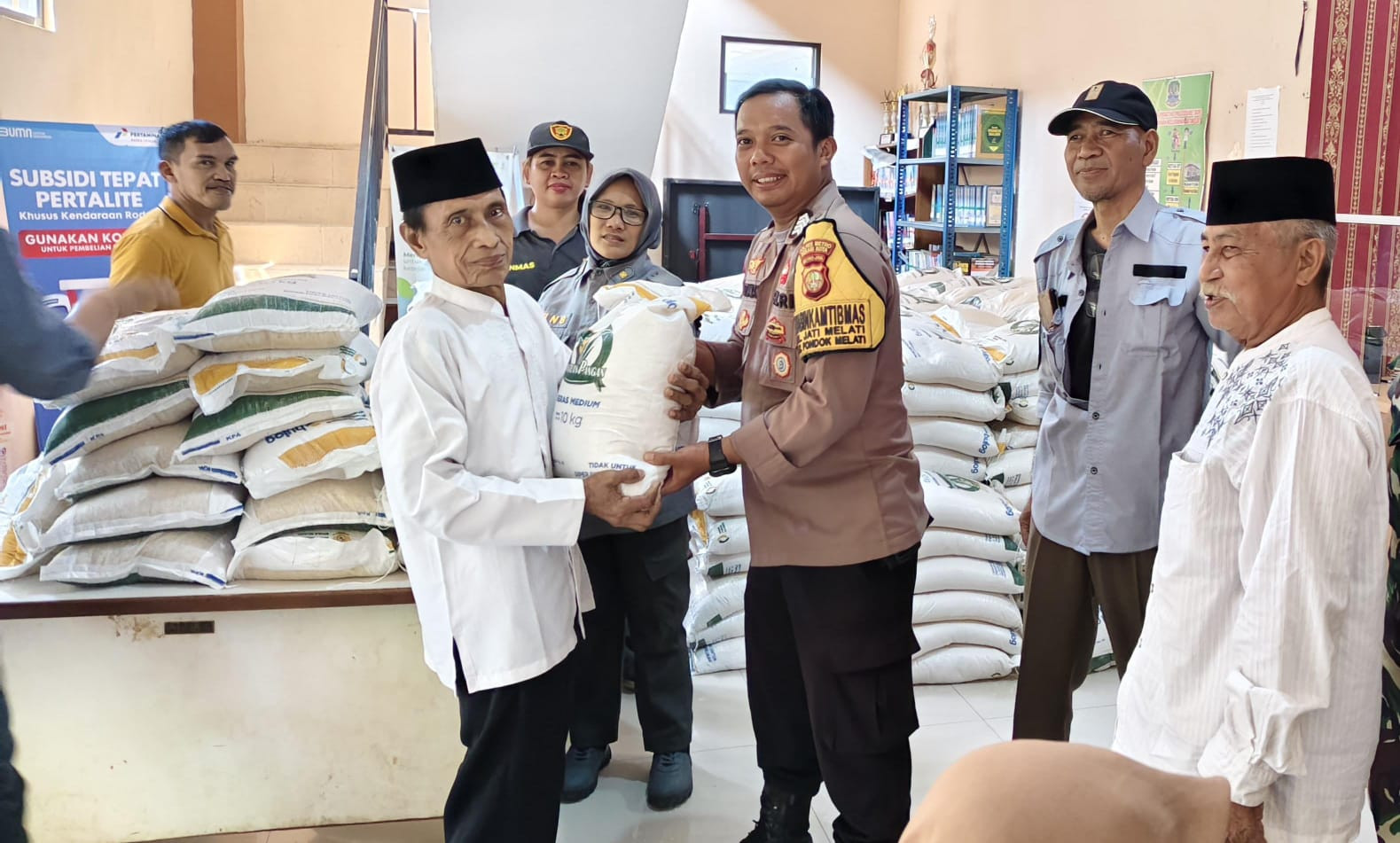 Sinergi TNI–Polri dan Pemkot Bekasi: 480 Warga Jatimelati Terima Bantuan Pangan Beras
