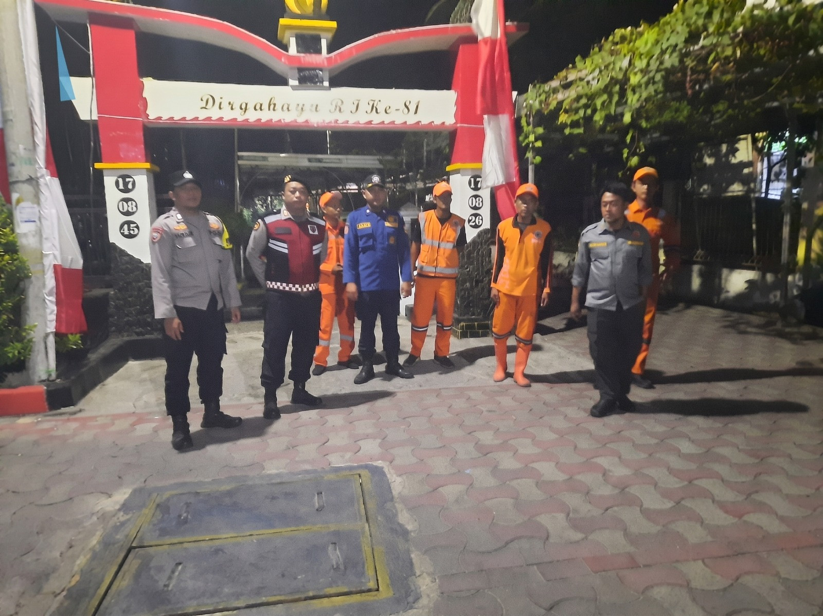 Dalam Patroli Malam Polisi Ajak Warga Kepulauan Seribu Bijak Bermedia Sosial, Kenali Layanan Polisi 110 untuk Keadaan Darurat