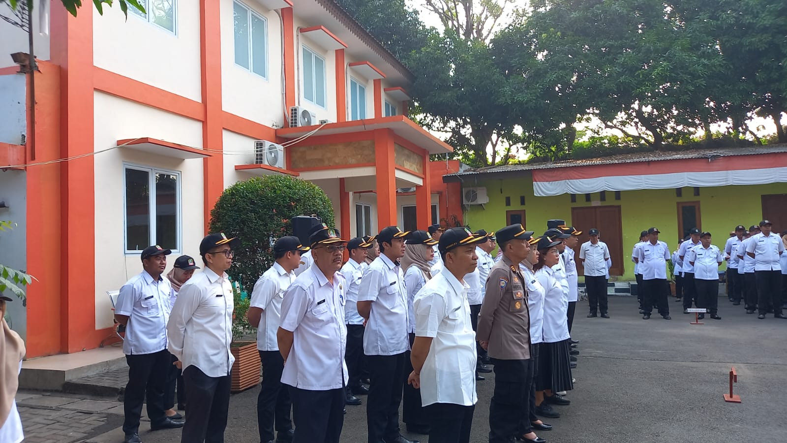 Apel Gabungan Tiga Pilar: Waka Polsek Bekasi Barat Sampaikan Himbauan Kamtibmas