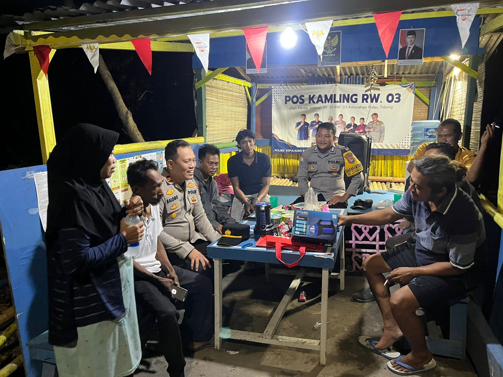 Patroli Malam Gabungan Polsek Kepulauan Seribu Selatan Bersama TNI dan Satpol PP, Perkuat Siskamling Cegah Guantibmas