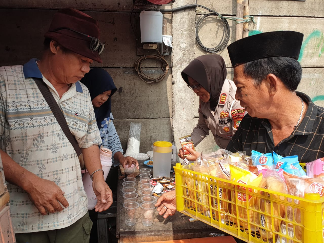 Satlantas Polres Metro Bekasi Kota Gelar Ngopi Bareng Sopir Angkot K 09, Bangun Komunikasi Humanis