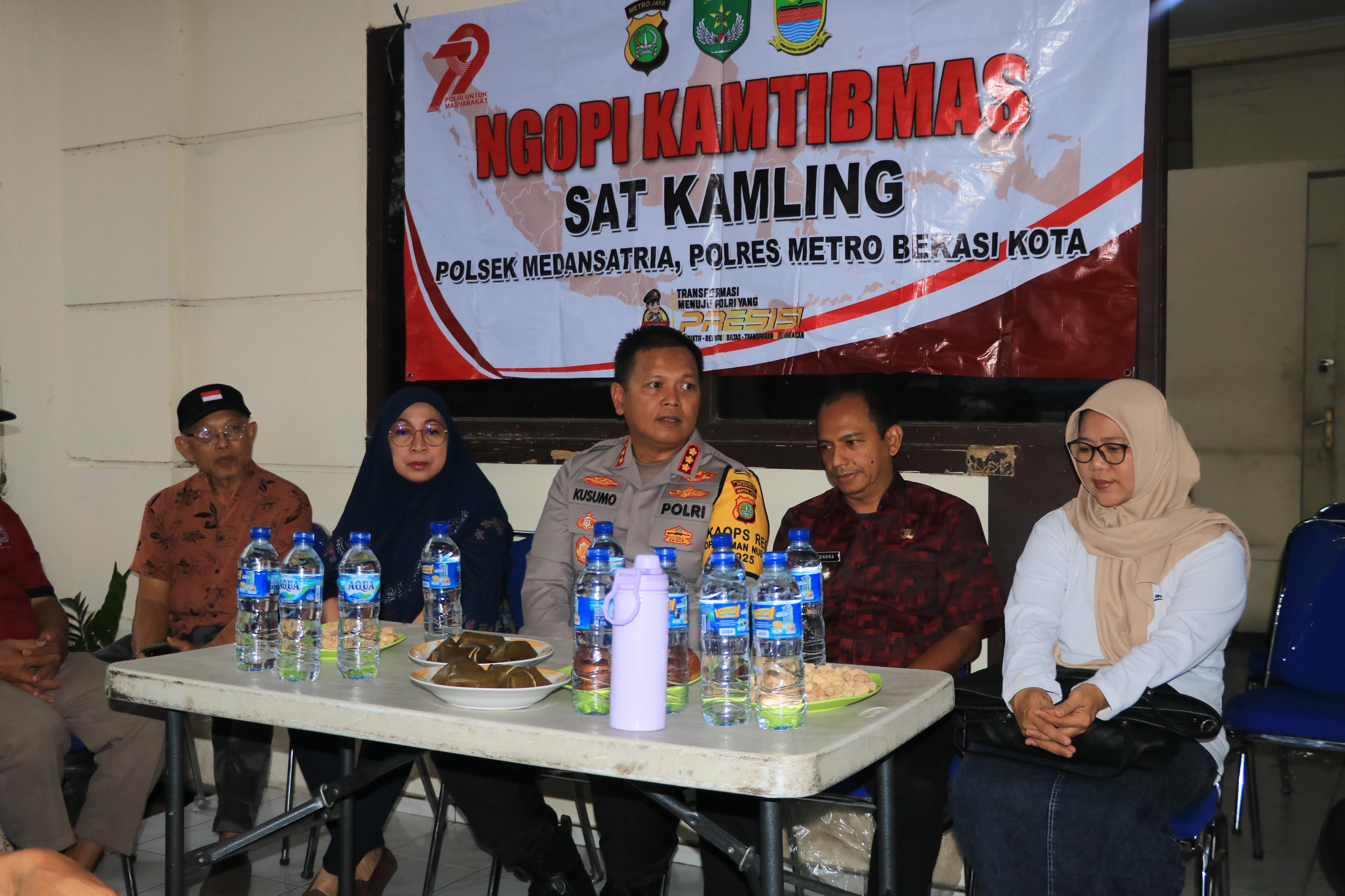 Ngopi Kamtibmas Berpadu Bakti Sosial, Kapolres Metro Bekasi Kota Jalin Kedekatan dengan Warga Medansatria