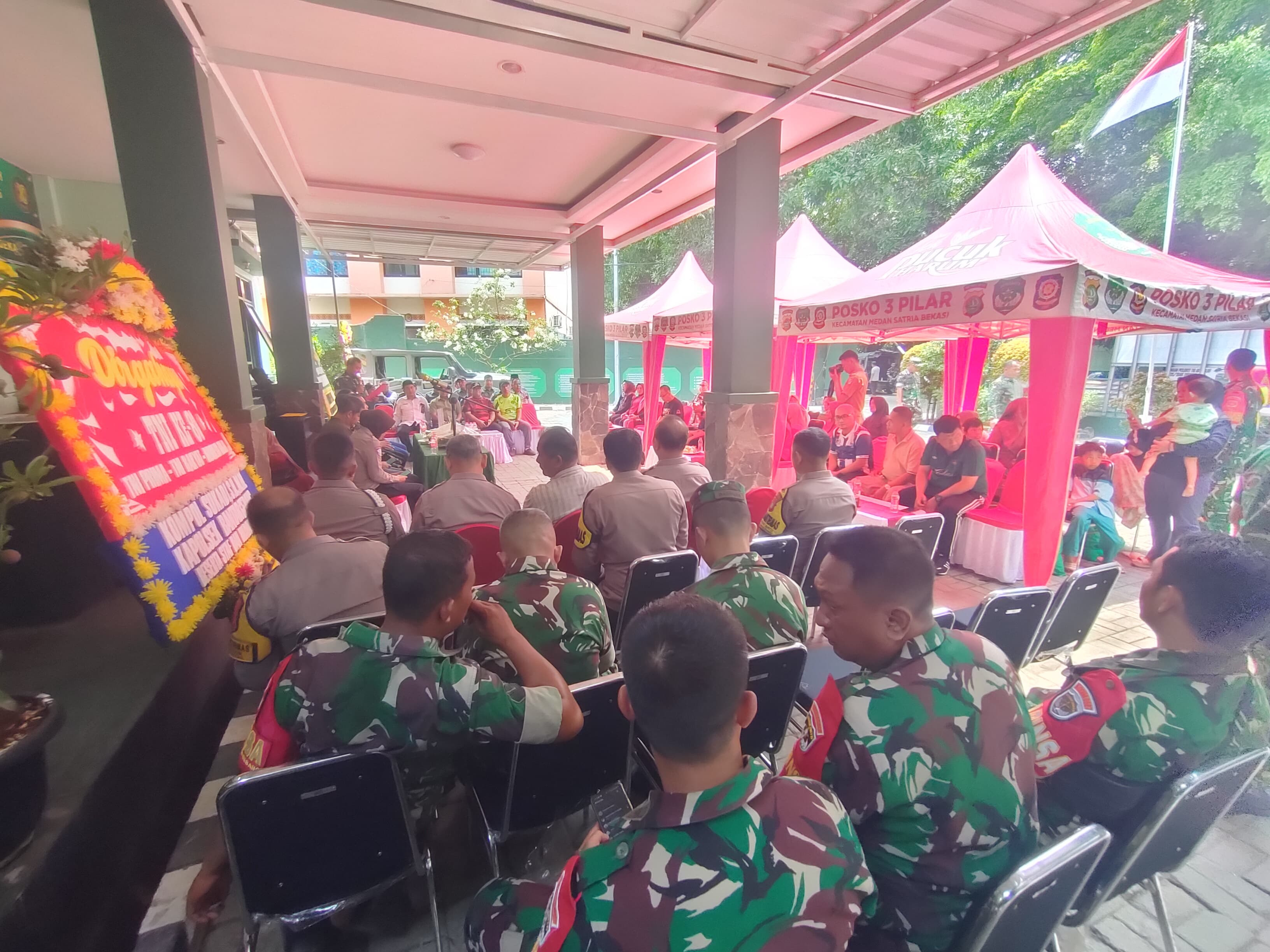 Anggota Polsek Bentar Gebang Hadiri Tasyakuran HUT TNI ke-80 bersama Unsur Tiga Pilar di Koramil 05/Bantargebang