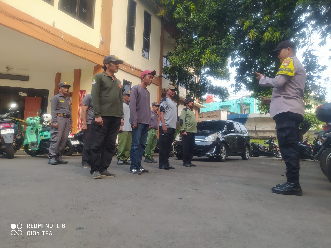 "Latih Linmas" Tanamkan Disiplin dan Semangat Jaga Keamanan Lingkungan