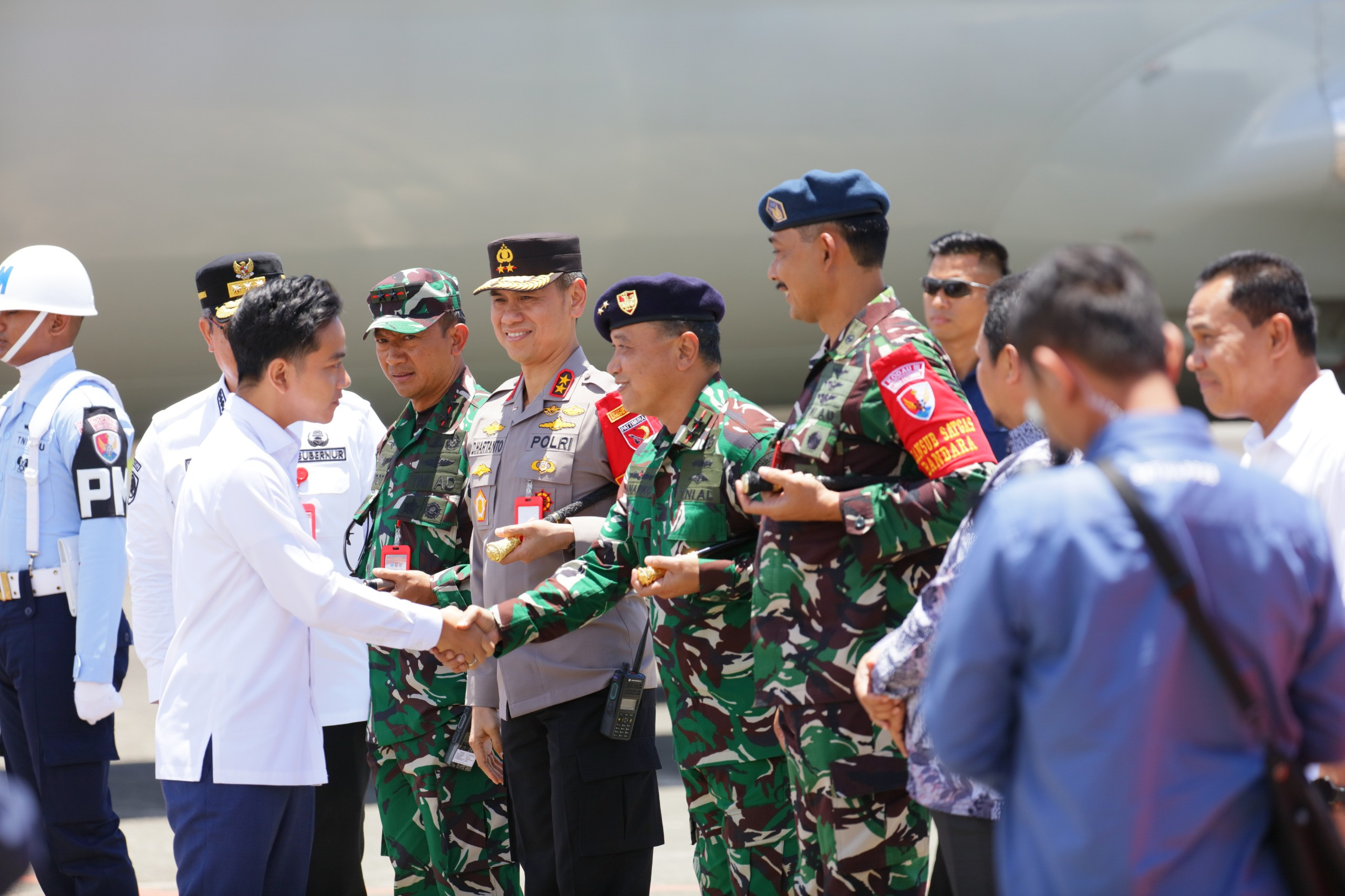 Dankodaeral IX Bersama Forkopimda Sambut Kedatangan Wakil Presiden Kunker di Maluku