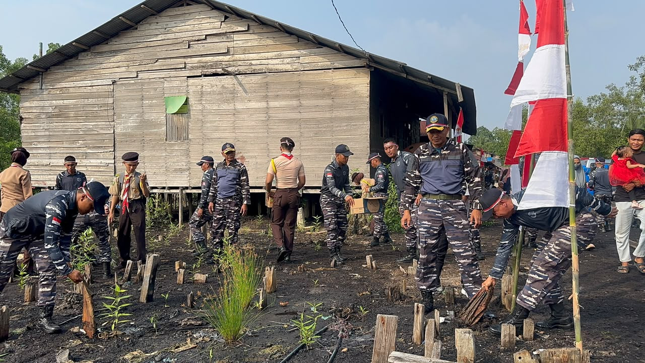 Saka Bahari Lanal Dumai Kobarkan Semangat Nasionalisme dan Peduli Pesisir di Kampung Nelayan
