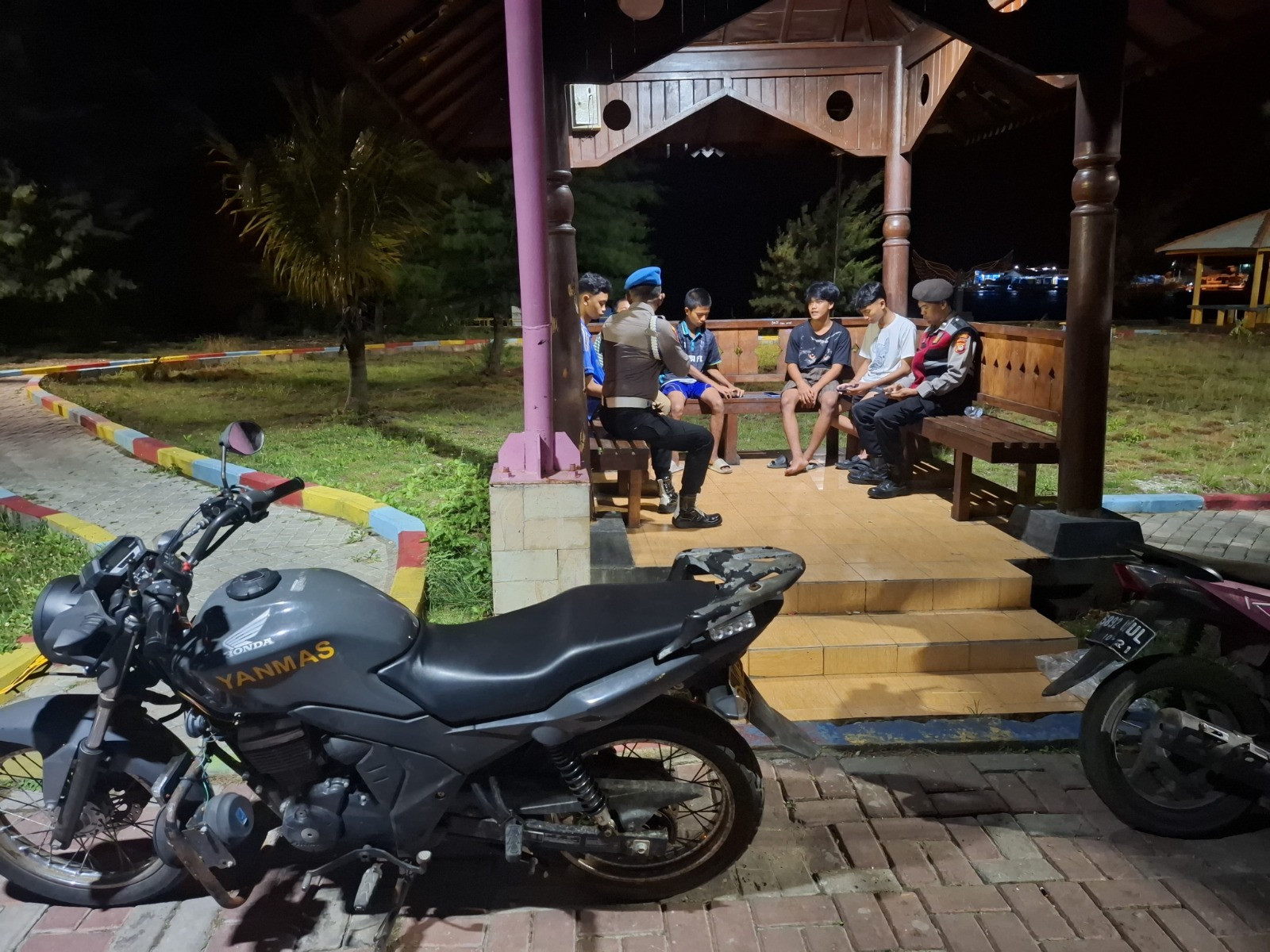 Polisi Baik dan Humanis, Polsek Kepulauan Seribu Utara Patroli Malam Himbau Warga Tak Terlibat Judi Online