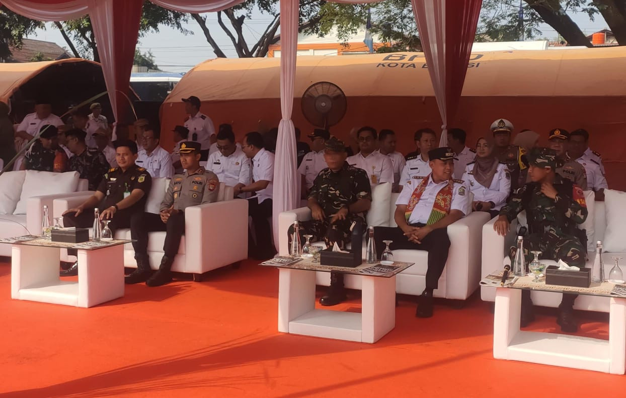 WAKA POLRES METRO BEKASI KOTA  HADIRI UPACARA PEMBUKAAN TMMD REGULER KE-125 TAHUN 2025 DI PADURENAN, KOTA BEKASI