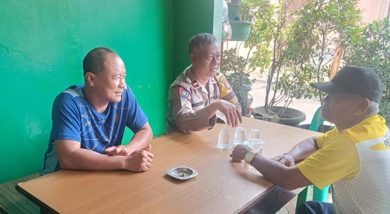 Bhabinkamtibmas Pedurenan Monitoring Wilayah dan Kunjungan Warga