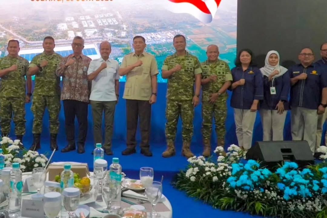 Wapang TNI Bersama Menhan RI Tinjau Lokasi Industri Strategis dan Yonif TP 938/Pancasona di Jawa Barat