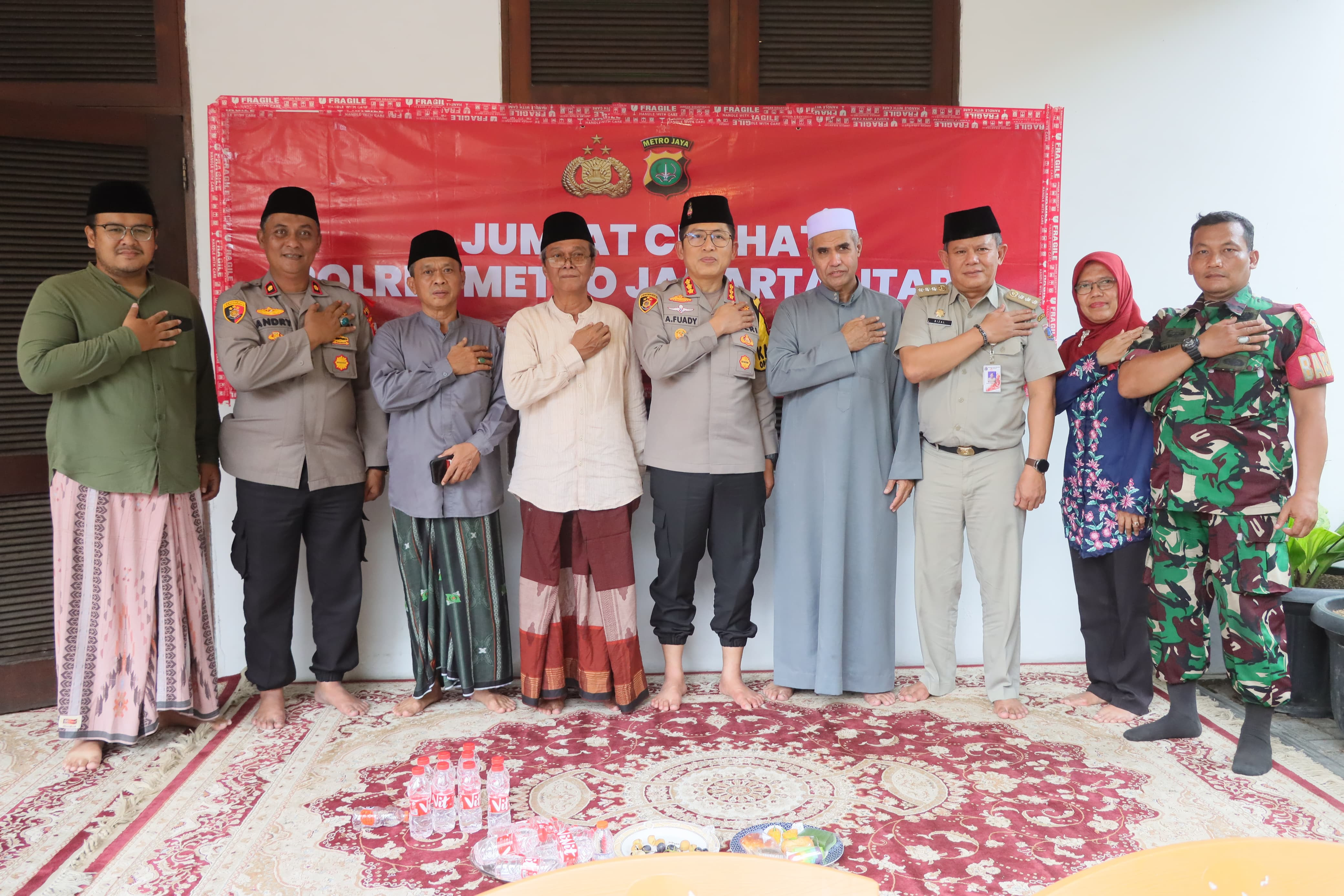 Kapolres Metro Jakut  Gelar Kegiatan Jumat Curhat di Masjid As Suada RW 02 Kelurahan Tugu Selatan