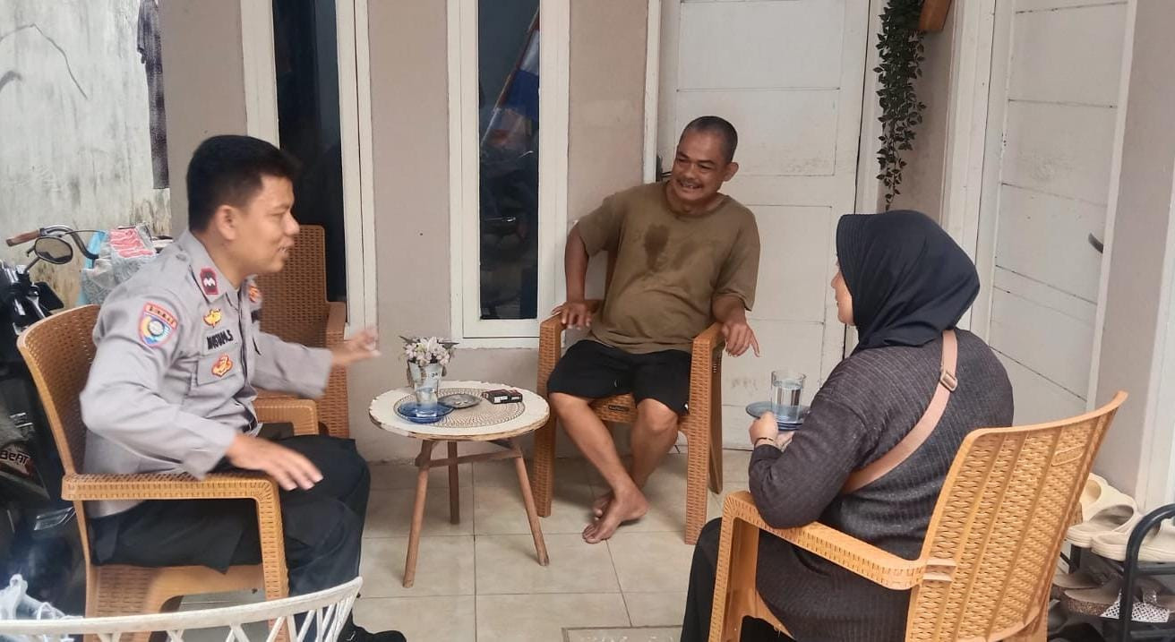Bhabinkamtibmas Jatiluhur Sambangi Ketua RT, Ajak Warga Aktif Jaga Keamanan Lingkungan