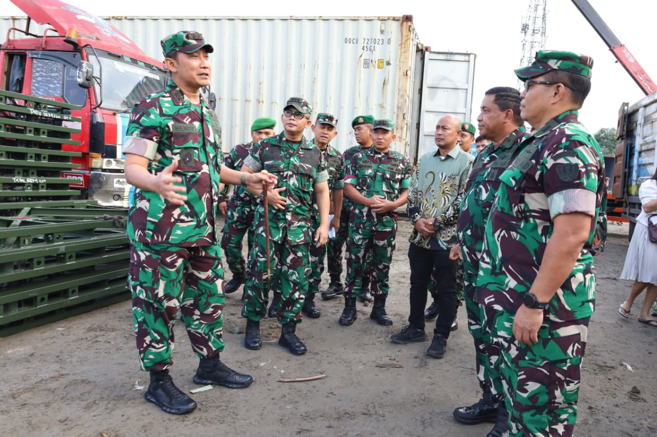 Pastikan Material Lengkap, Pangdam I/BB Tinjau Pemindahan Jembatan Modular di Medan