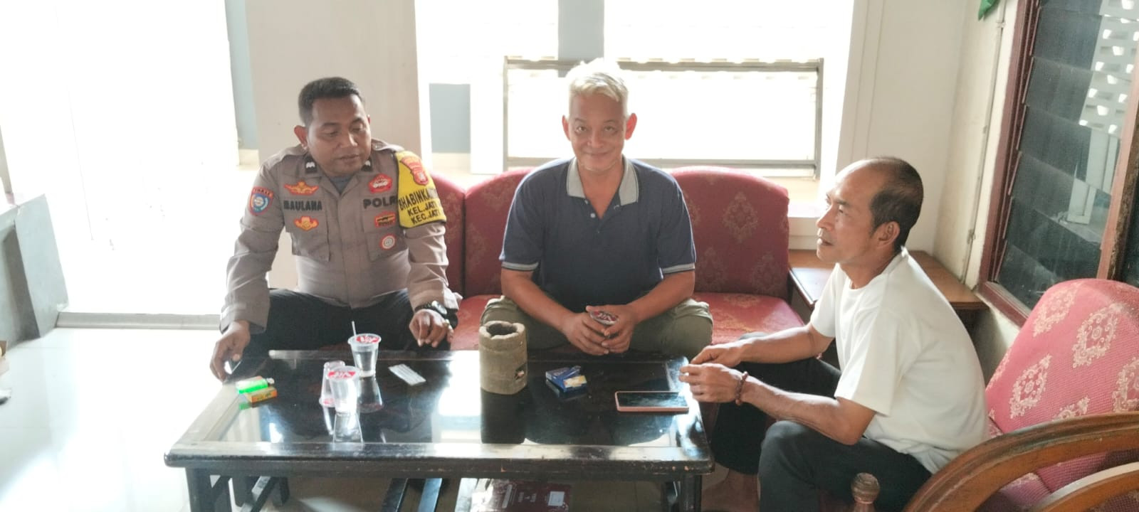 Jalin Kemitraan, Binmas Polsek Jatiasih Sambangi Ketua RW 05 Jatirasa