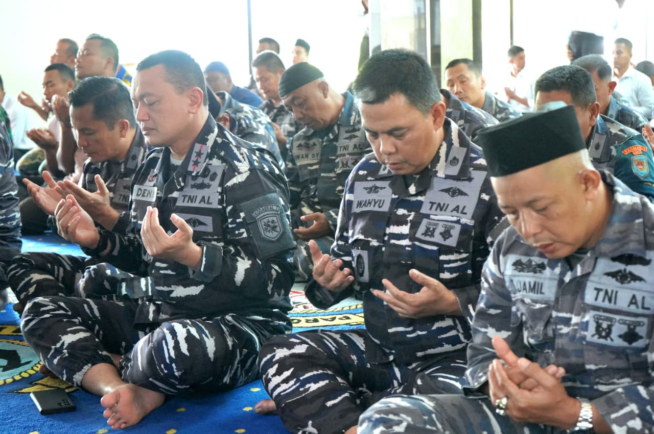 Prajurit TNI AL dan PNS Kodaeral I Laksanakan Doa Bersama Dalam Rangka Hari Pahlawan Tahun 2025