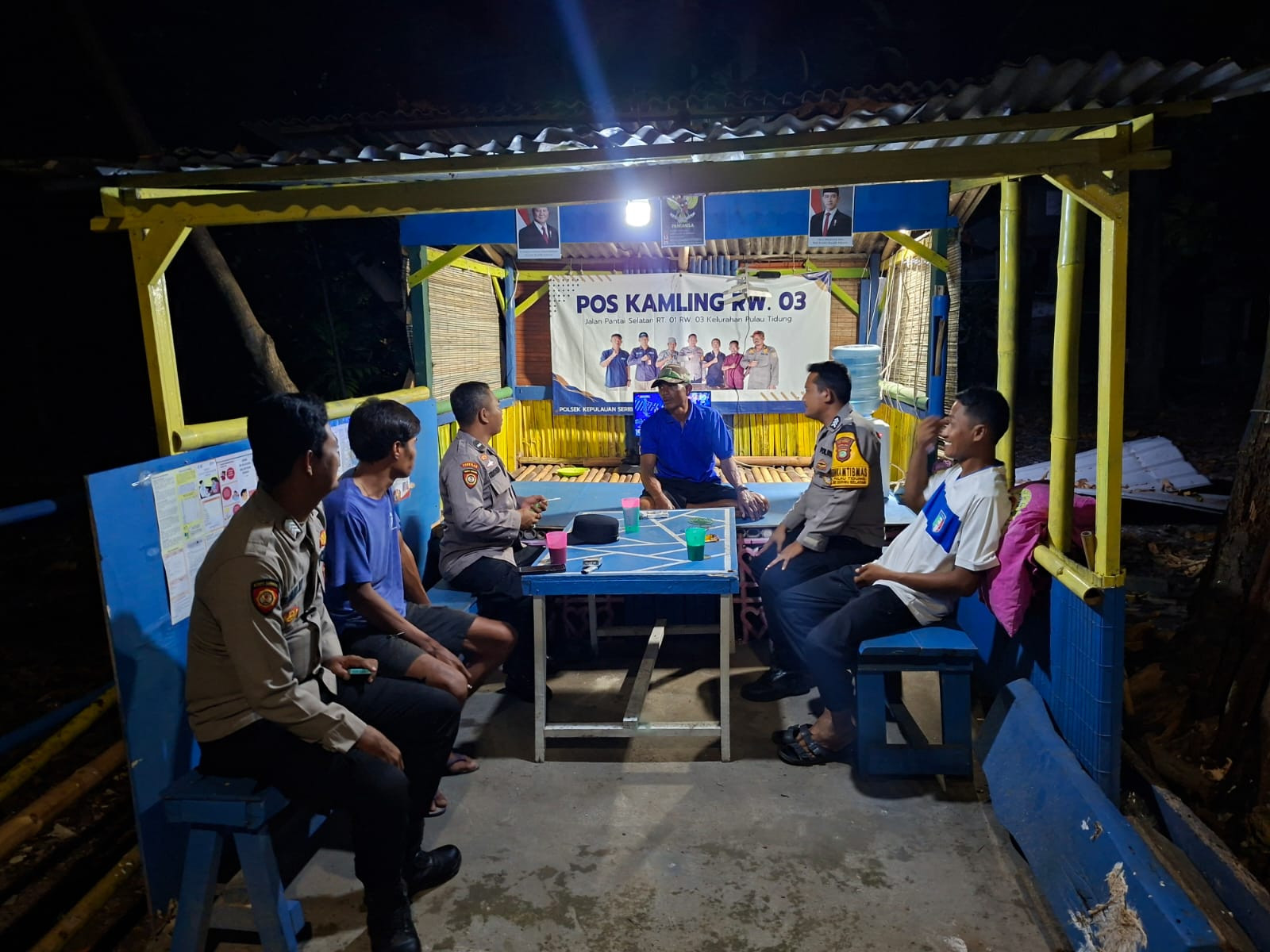 Patroli Malam Gabungan, Polsek Kepulauan Seribu Selatan Perkuat Siskamling dan Sosialisasi Layanan 110