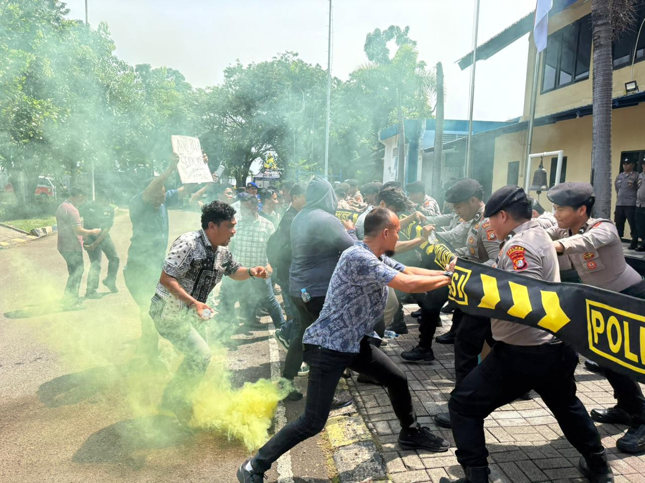 Polres Kepulauan Seribu Gelar Simulasi Sispam Mako dan Sispamkota, Kapolres Tekankan Kesiapsiagaan Personel