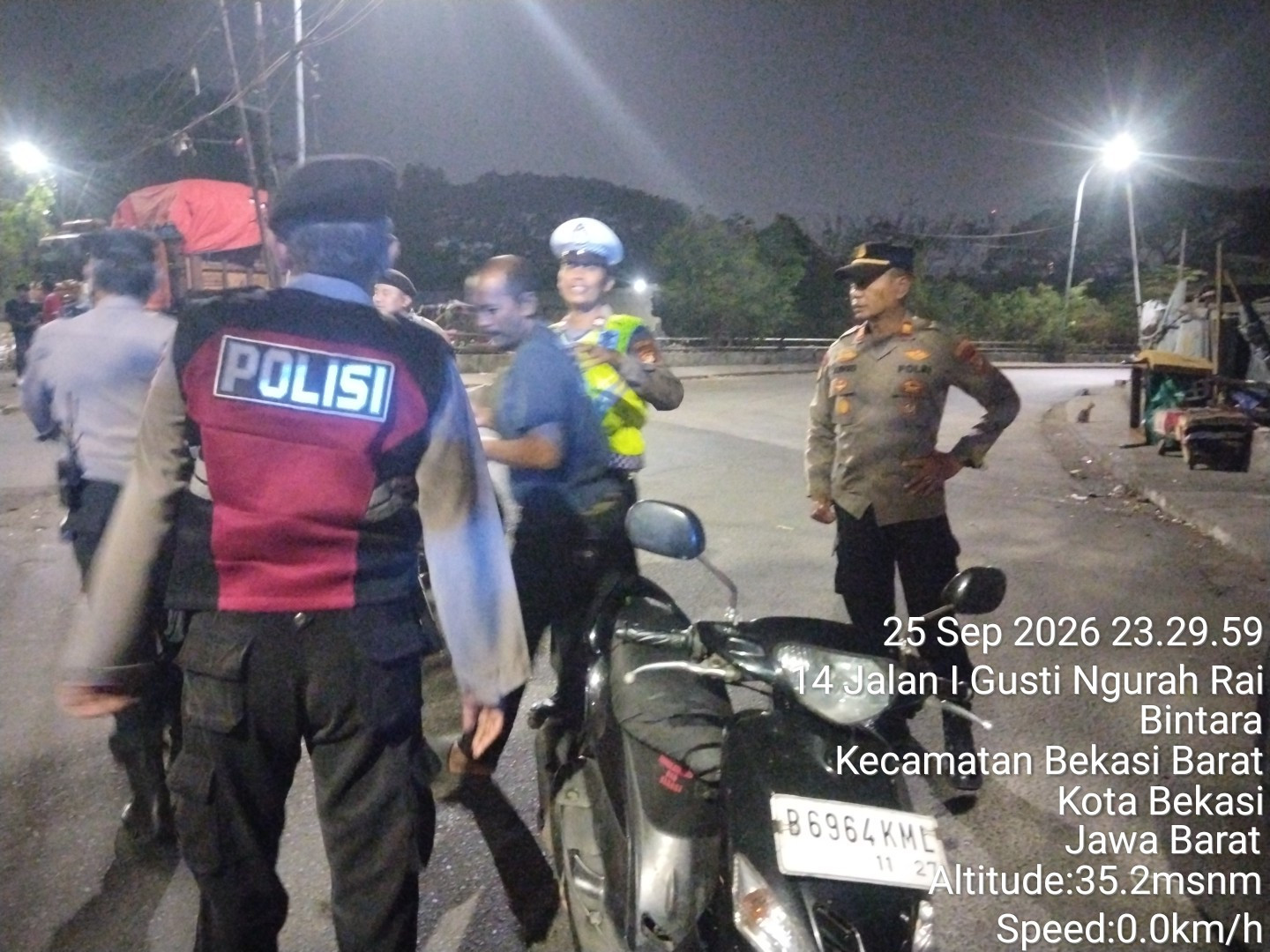 Jaga Jakarta On The Spot, Gelar Razia Stasioner dan Patroli  Polsek Bekasi Barat cegah Kejahatan Jalanan